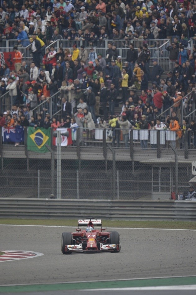 Gambar Foto Fernando Alonso dari Tim Ferrari