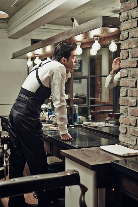 Gambar Foto Hyun Bin di Majalah High Cut Vol.124