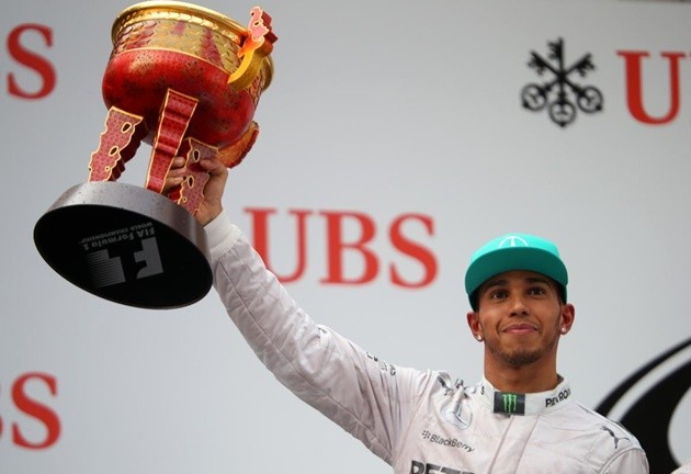 Gambar Foto Lewis Hamilton Jadi Runner-Up dengan Raihan 75 Poin