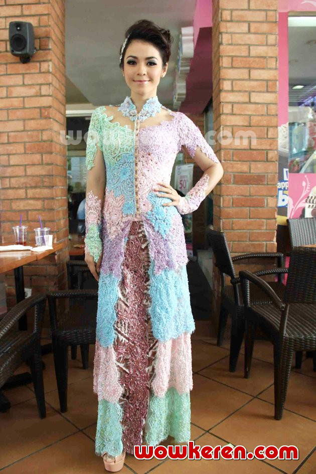 Gambar Foto Metha Yunatria di Acara 'Selebrita Siang' Trans7