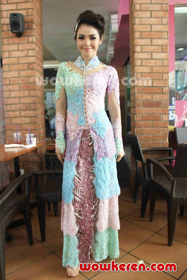Gambar Foto Metha Yunatria di Acara 'Selebrita Siang' Trans7