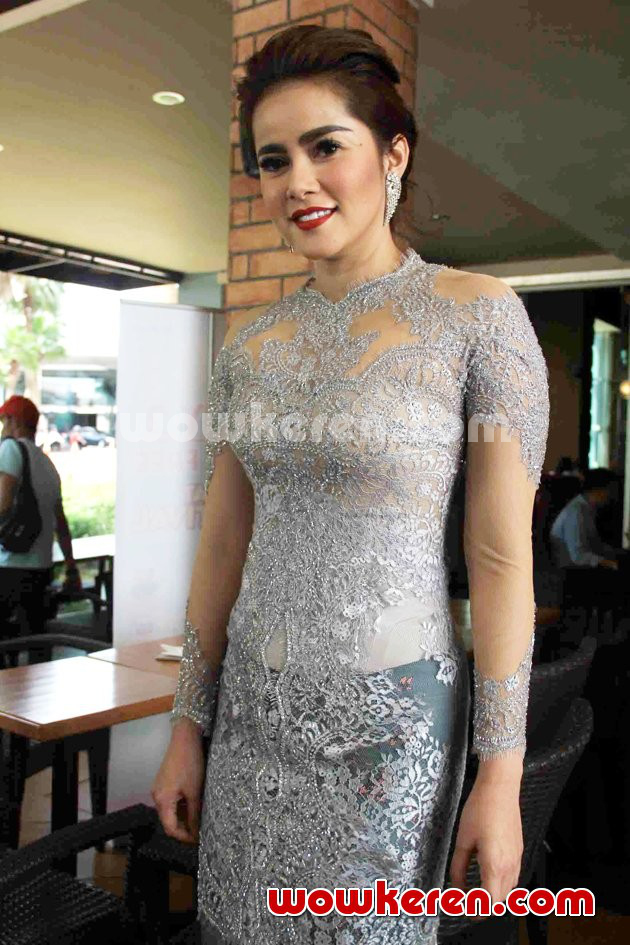 Gambar Foto Olla Ramlan di Acara 'Selebrita Siang' Trans7