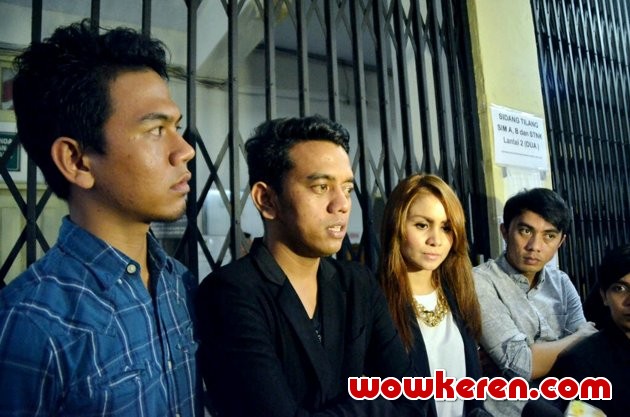Gambar Foto Personil Geisha Hadir di Sidang Putusan Roby