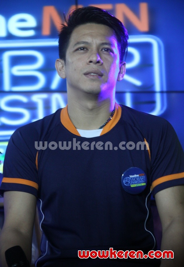 Gambar Foto Ariel Saat Tampil Bersama NOAH di Bluegrass