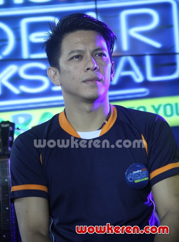 Gambar Foto Ariel Saat Tampil Bersama NOAH di Bluegrass