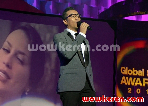 Gambar Foto Sammy Simorangkir Tampil di Global Seru Awards 2014