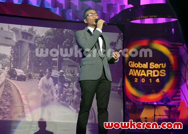 Gambar Foto Sammy Simorangkir Tampil di Global Seru Awards 2014