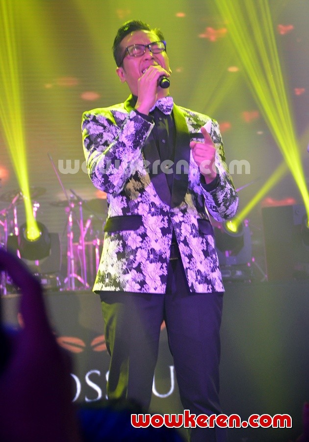 Gambar Foto Sammy Simorangkir di Konser Reuni Bersama Kersipatih