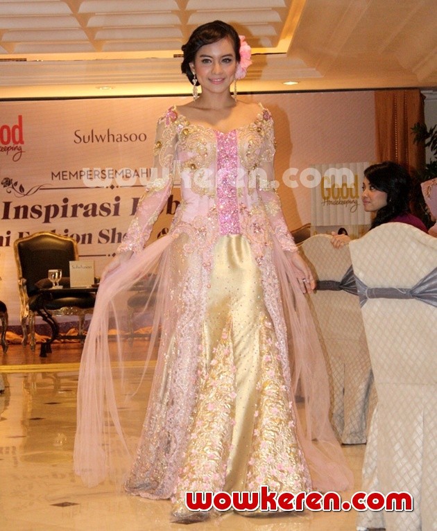 Gambar Foto Intan Nuraini di Acara Mini Fashion Show Inspirasi Kebaya