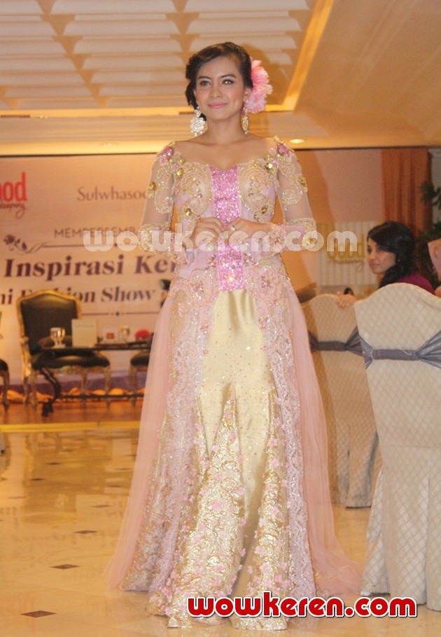 Gambar Foto Intan Nuraini di Acara Mini Fashion Show Inspirasi Kebaya