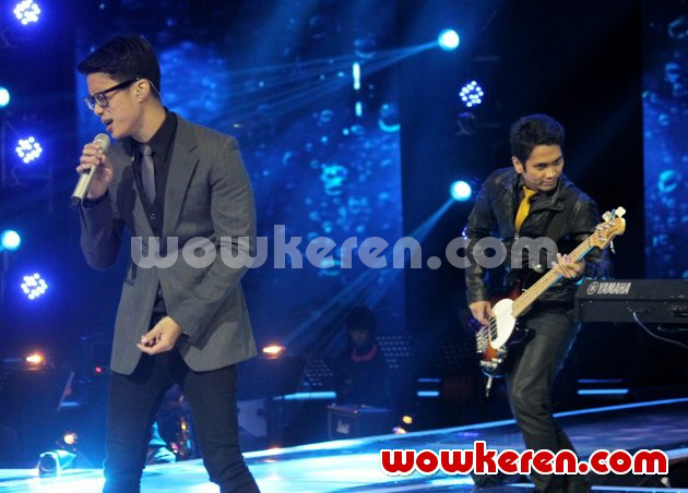 Gambar Foto Dikta Yovie & Nuno Saat Tampil di Spektakuler Show Indonesian Idol 2014