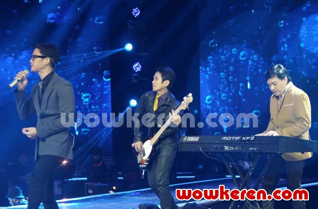 Gambar Foto Yovie & Nuno Saat Tampil di Spektakuler Show Indonesian Idol 2014