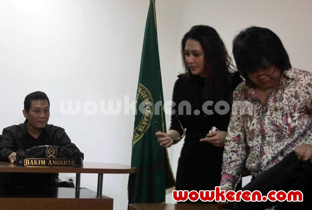 Gambar Foto Maia Estianty Hadir di Persidangan Dul Jaelani