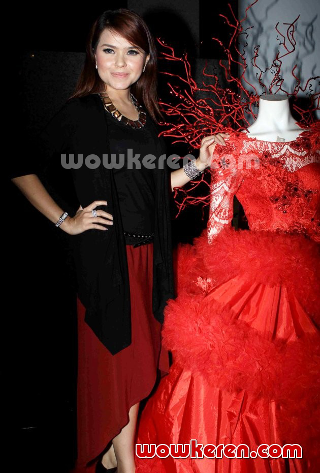 Gambar Foto Siti Liza di Jumpa Pers Launching RTV