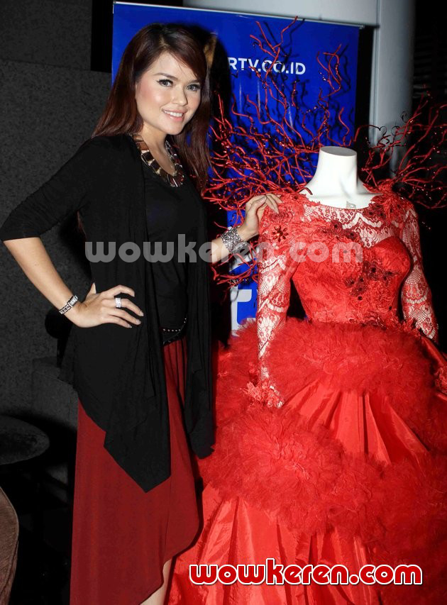 Gambar Foto Siti Liza di Jumpa Pers Launching RTV