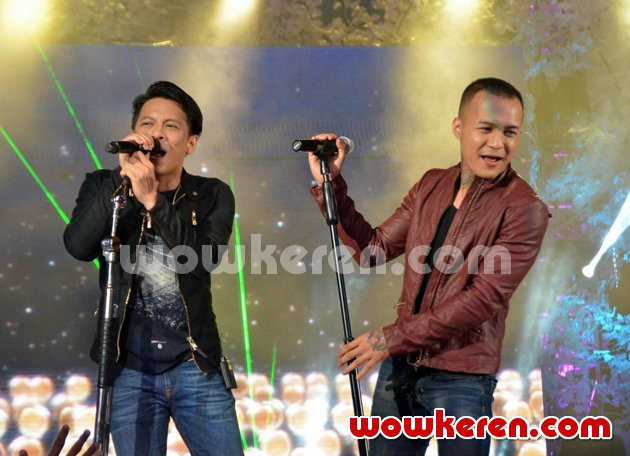 Gambar Foto Kolaborasi Ariel NOAH dan 18+ di Acara 'Ngintip Musica'