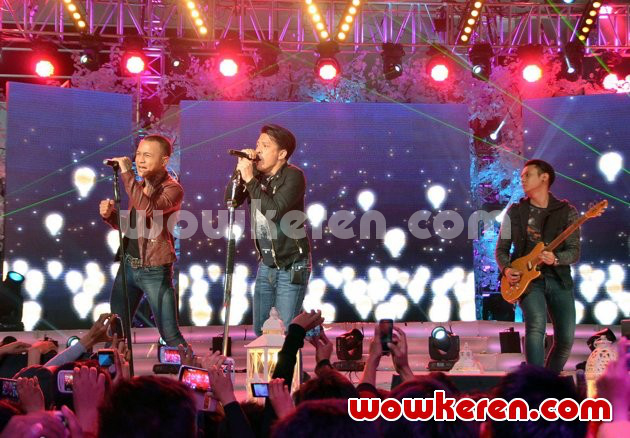 Gambar Foto Kolaborasi Ariel NOAH dan 18+ di Acara 'Ngintip Musica'