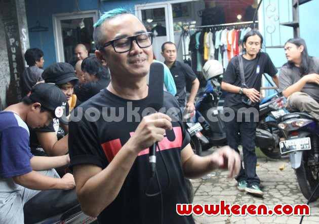 Gambar Foto Thomas Gigi Saat Ditemui di Kawasan Duren Tiga, Jakarta Selatan