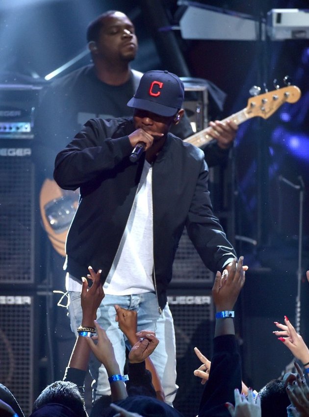 Gambar Foto Penampilan Kendrick Lamar di iHeartRadio Music Awards 2014
