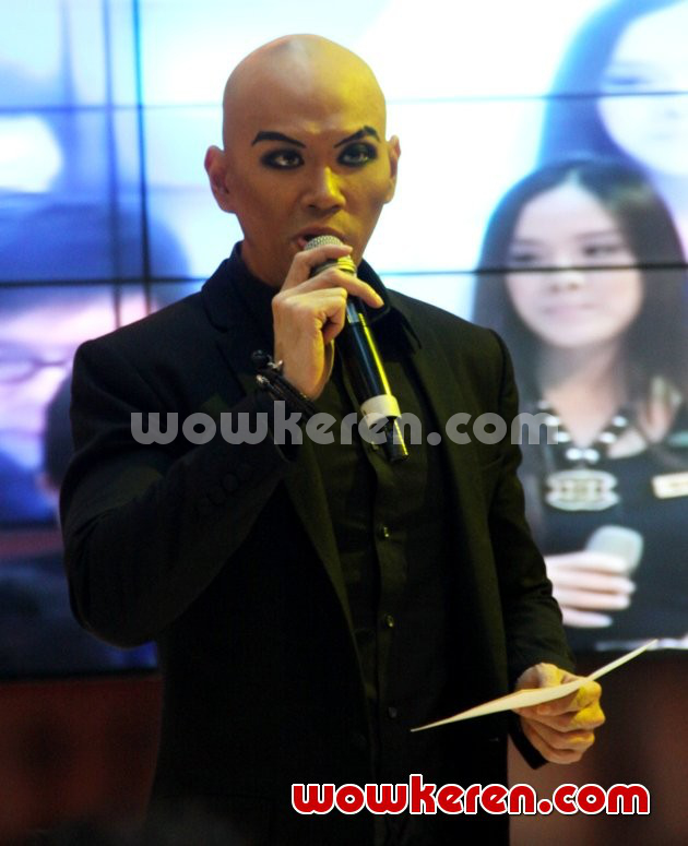 Gambar Foto Deddy Corbuzier Saat Ditemui di Kawasan MH Thamrin, Jakarta Pusat