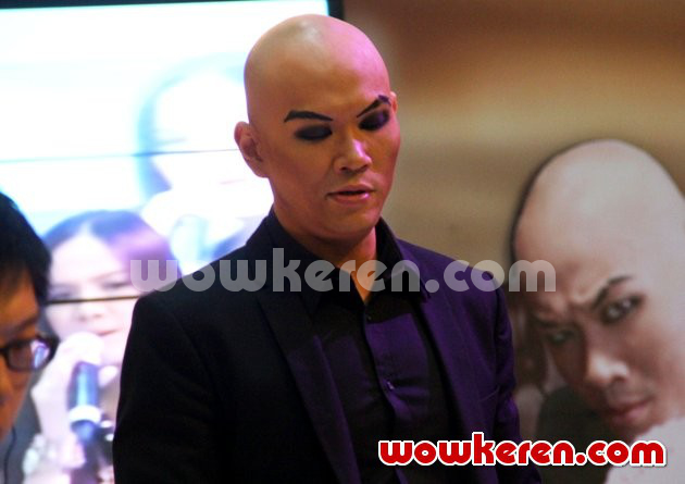 Gambar Foto Deddy Corbuzier Saat Ditemui di Kawasan MH Thamrin, Jakarta Pusat
