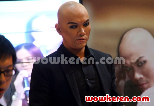 Gambar Foto Deddy Corbuzier Saat Ditemui di Kawasan MH Thamrin, Jakarta Pusat