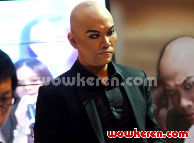 Gambar Foto Deddy Corbuzier Saat Ditemui di Kawasan MH Thamrin, Jakarta Pusat