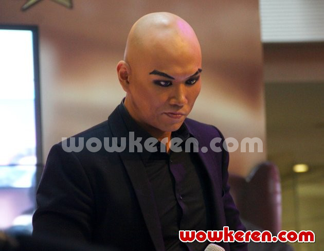 Gambar Foto Deddy Corbuzier Saat Ditemui di Kawasan MH Thamrin, Jakarta Pusat