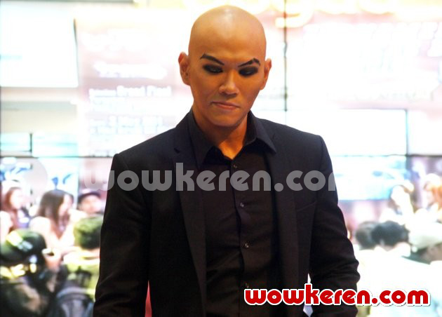 Gambar Foto Deddy Corbuzier Saat Ditemui di Kawasan MH Thamrin, Jakarta Pusat