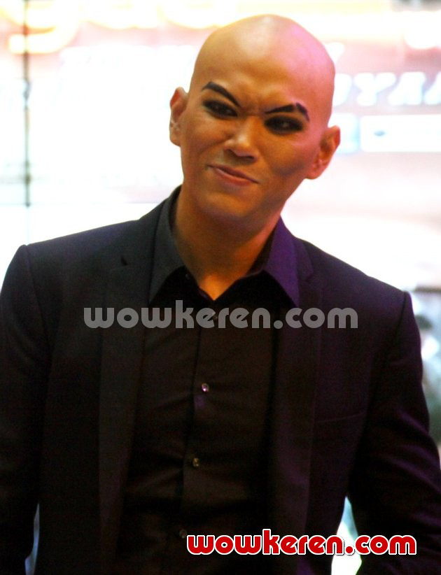 Gambar Foto Deddy Corbuzier Saat Ditemui di Kawasan MH Thamrin, Jakarta Pusat