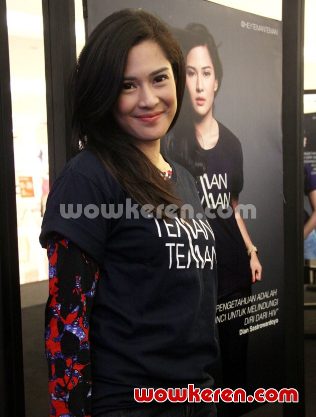 Gambar Foto Dian Sastro Saat Ditemui di Senayan City, Jakarta