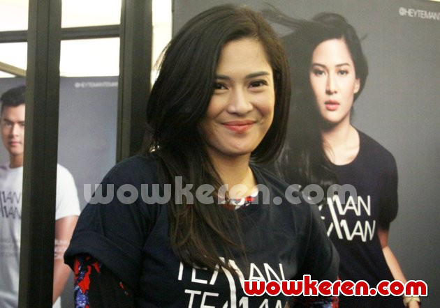 Gambar Foto Dian Sastro Saat Ditemui di Senayan City, Jakarta
