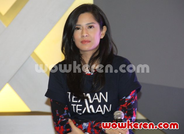Gambar Foto Dian Sastro Saat Ditemui di Senayan City, Jakarta