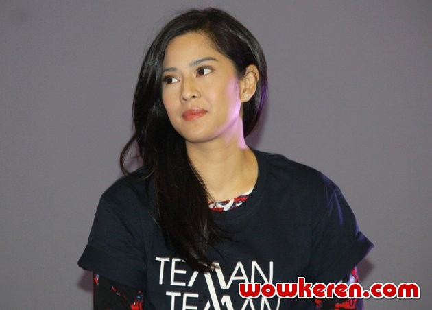 Gambar Foto Dian Sastro Saat Ditemui di Senayan City, Jakarta