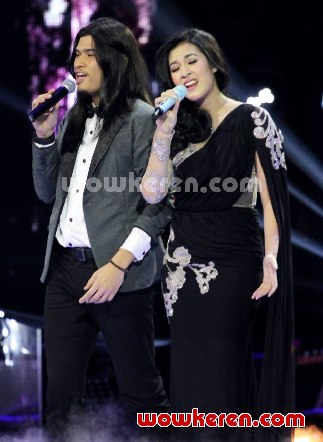 Gambar Foto Duet Romantis Virzha dan Raisa