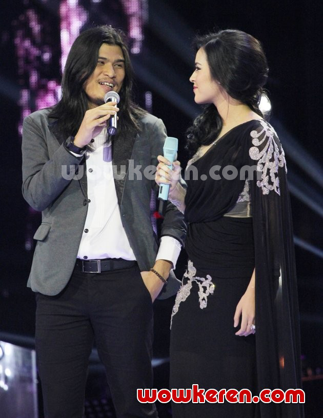 Gambar Foto Virzha dan Raisa Nyanyikan Lagu 'Endless Love'