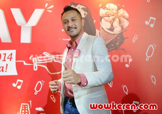 Gambar Foto Giring Ganesha di Jumpa Pers Hari Ice Cream