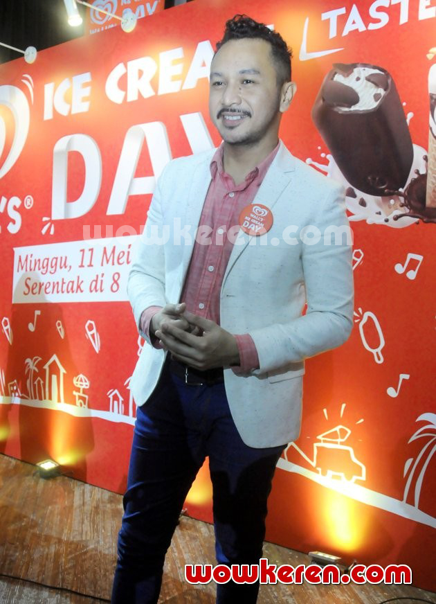 Gambar Foto Giring Ganesha di Jumpa Pers Hari Ice Cream