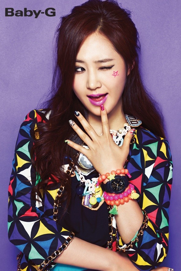 Gambar Foto Kwon Yuri Girls' Generation Promosikan Casio Baby G