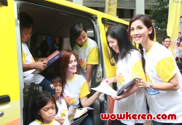 Gambar Foto Astrid Tiar dan Nadia Mulya Hadir di Acara Bisolvon Sekolah Datang untuk Generasi