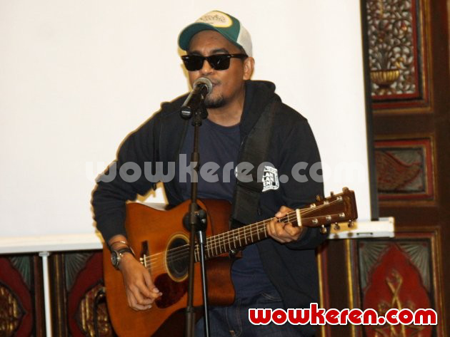 Gambar Foto Glenn Fredly di Jumpa Pers Pemutaran Film 'Kamisan' ke-300