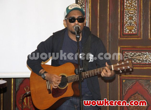 Gambar Foto Glenn Fredly di Jumpa Pers Pemutaran Film 'Kamisan' ke-300