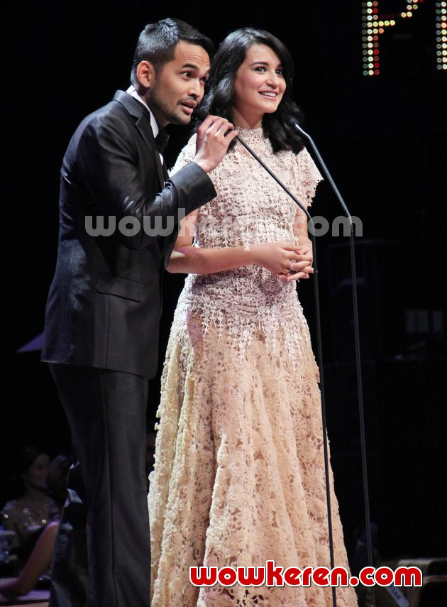 Gambar Foto Teuku Wisnu dan Shireen Sungkar di Indonesian Movie Awards 2014