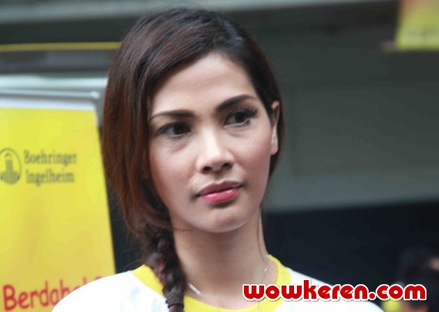 Gambar Foto Nadia Mulya Hadir di Acara Bisolvon Sekolah Datang untuk Generasi