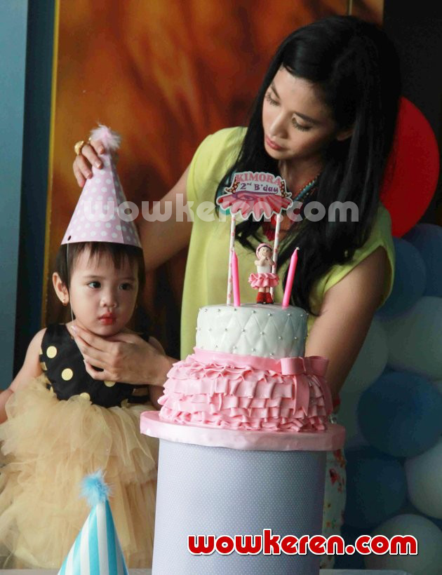 Gambar Foto Fanny Fabriana Saat Rayakan Ulang Tahun Kimora
