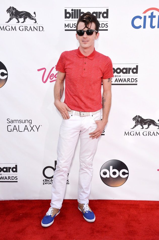 Gambar Foto Drake Bell di Red Carpet Billboard Music Awards 2014