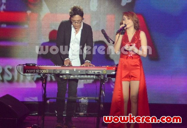 Gambar Foto Momo Geisha dan David NOAH di Konser 'Bersinar Terang'