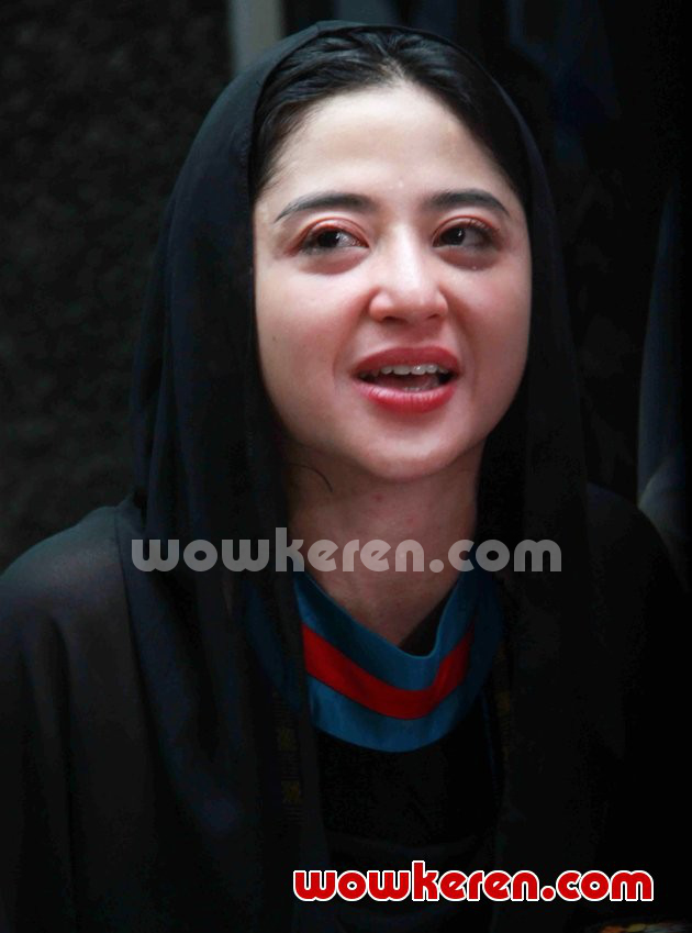 Gambar Foto Proses Bebasnya Dewi Persik dari Rutan Pondok Bambu