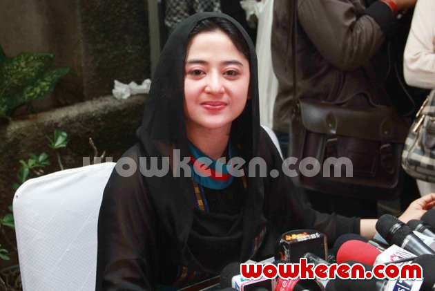 Gambar Foto Proses Bebasnya Dewi Persik dari Rutan Pondok Bambu