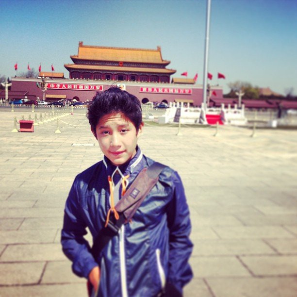 Gambar Foto Teuku Rassya Saat Berlibur di Beijing
